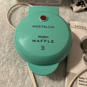 Nostalgia Mini Waffle Maker - light teal